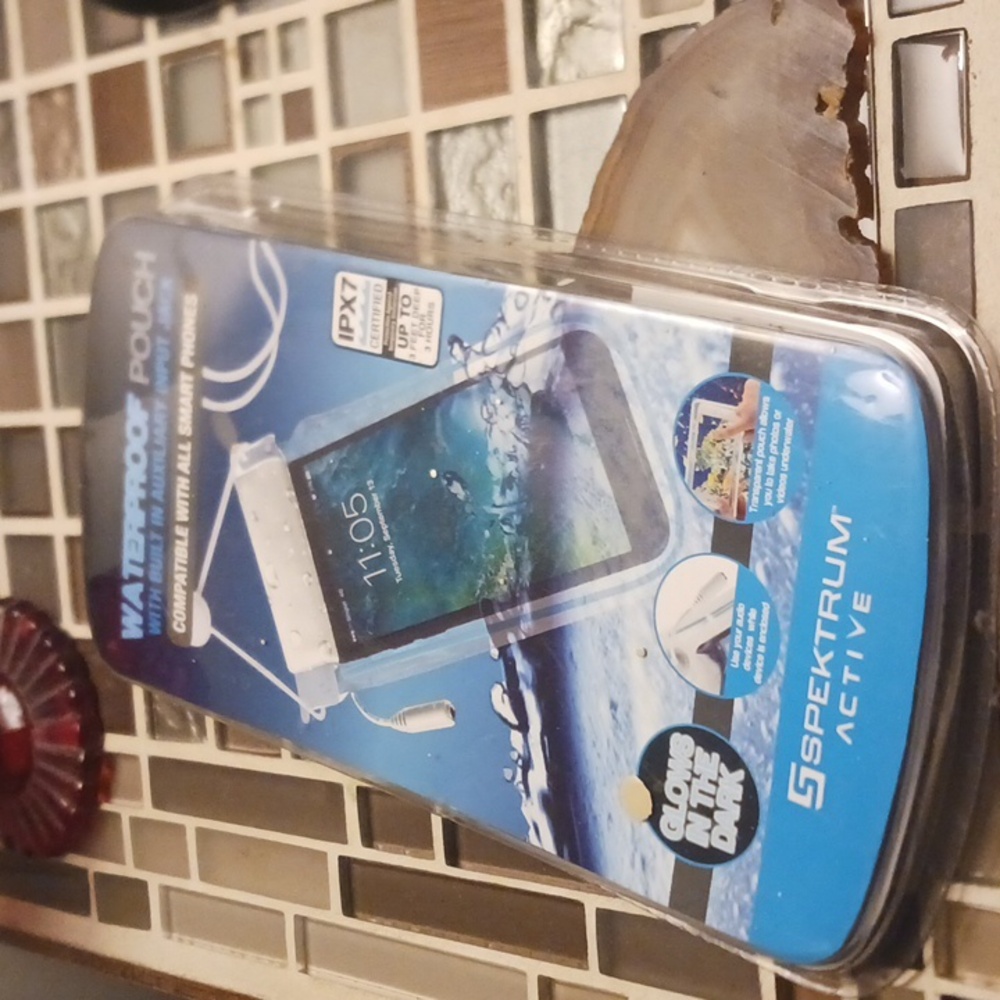 Waterproof pouch